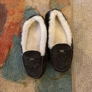 NWOT EMU Australia sheepskin slippers